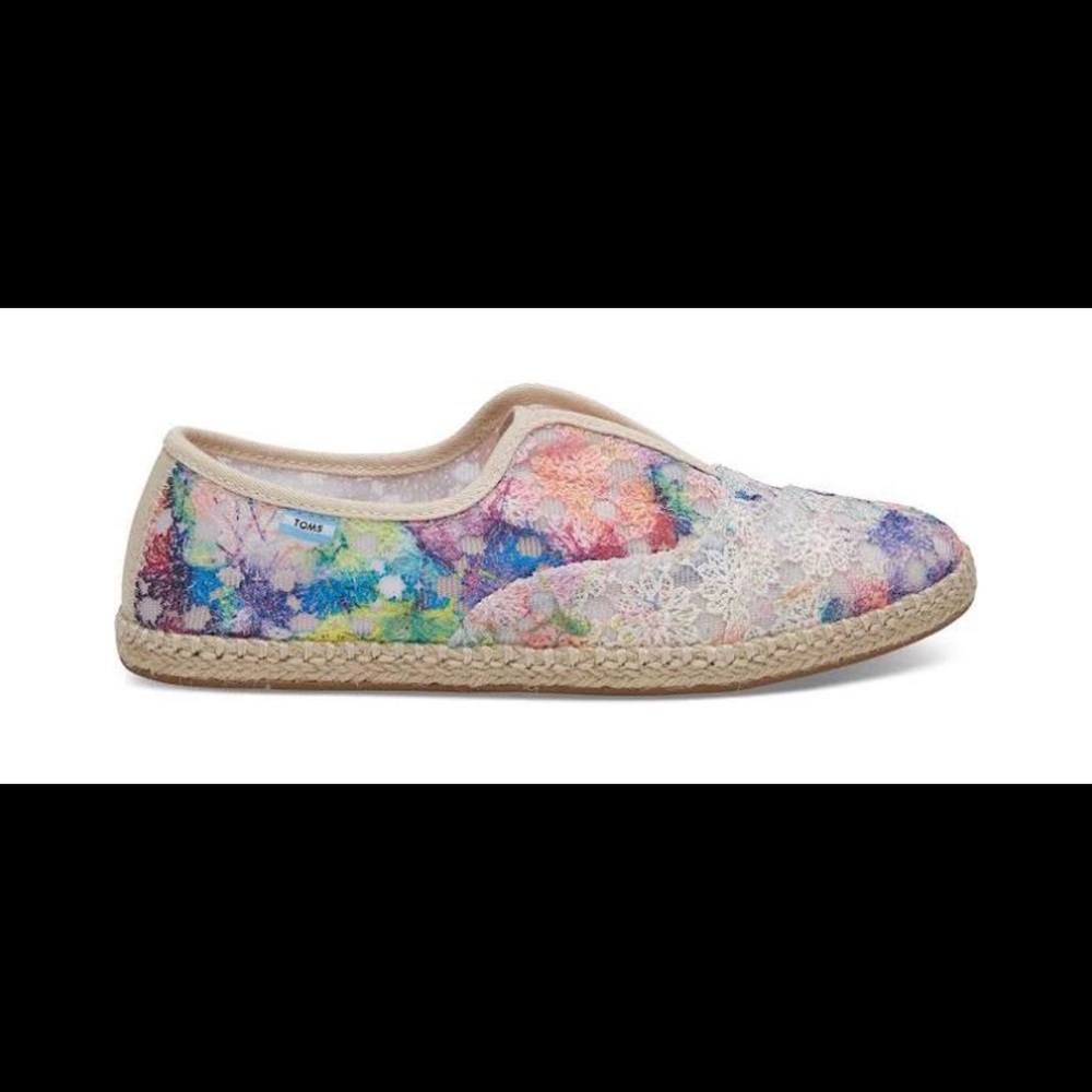 ISO: Toms Palmera Crochet Multi- size 10